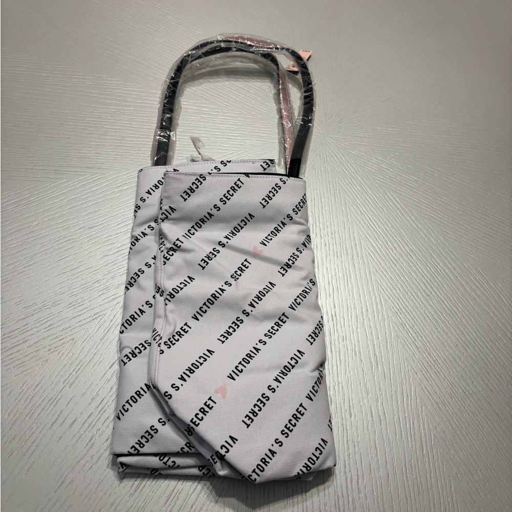 NWT Victoria’s Secret Large Tote Bag Logo White Black Pink Hearts Weeken… - Picture 9 of 12
